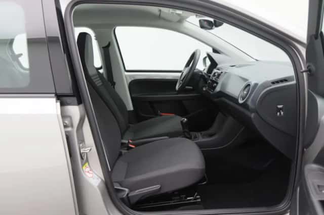 Volkswagen Up! (2023) thumbnail 6