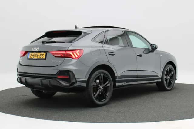 Audi Q3 (2023) thumbnail 2