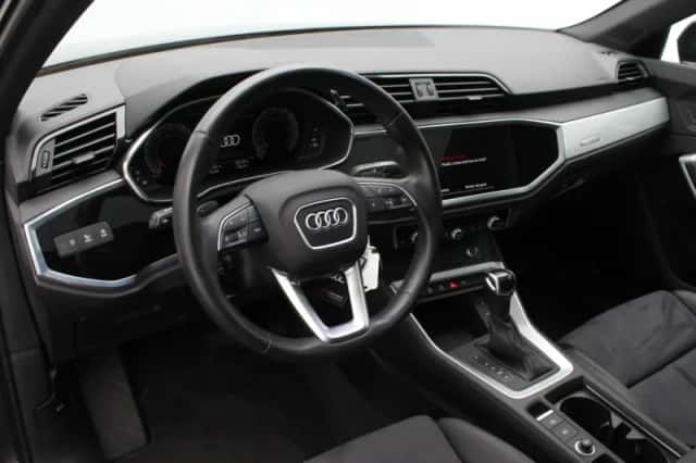 Audi Q3 (2023) thumbnail 3