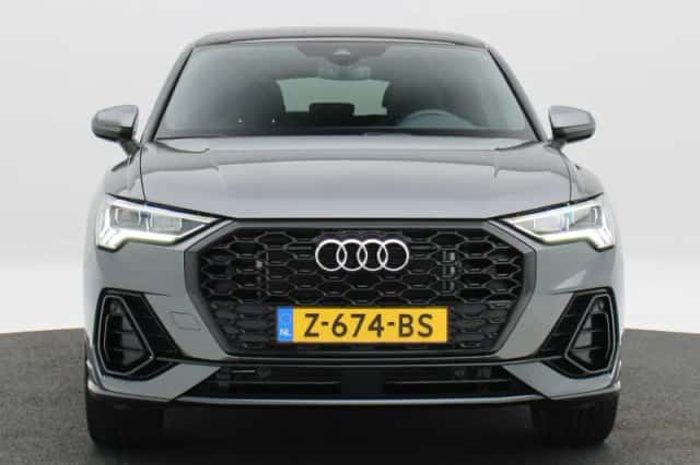 Audi Q3 (2023) thumbnail 4
