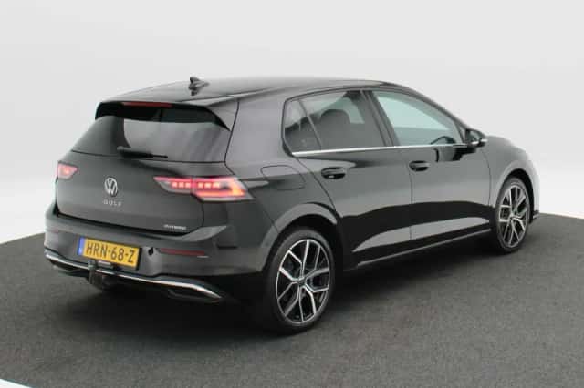 Volkswagen Golf (2025) thumbnail 3