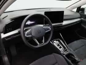 Volkswagen Golf (2025) thumbnail 4
