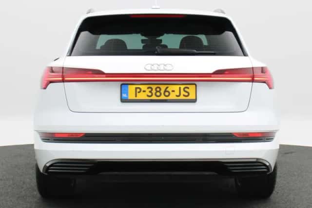 Audi e-tron (2022) thumbnail 6