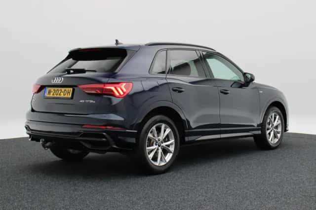 Audi Q3 (2021) thumbnail 3