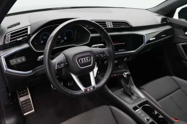 Audi Q3 (2021) thumbnail 4