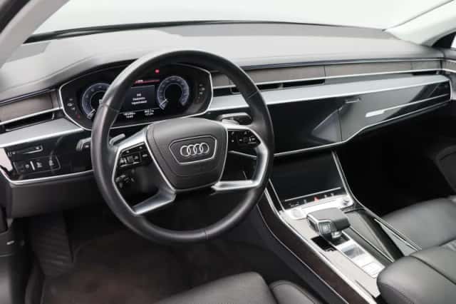 Audi A8 (2023) thumbnail 4