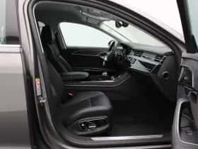 Audi A8 (2023) thumbnail 10