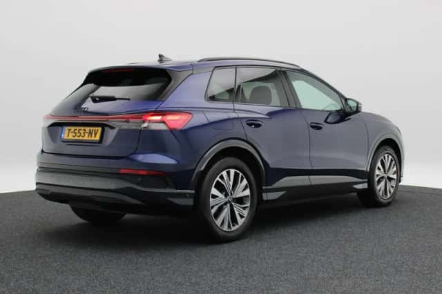Audi Q4 e-tron (2023) thumbnail 3