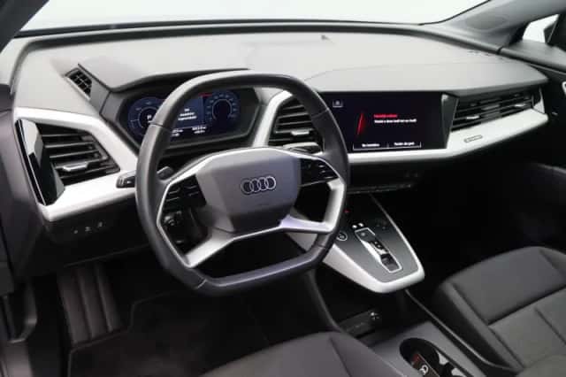 Audi Q4 e-tron (2023) thumbnail 4