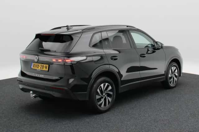 Volkswagen Tiguan (2026) thumbnail 2