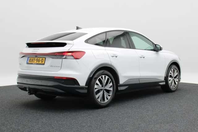 Audi Q4 (2023) thumbnail 3