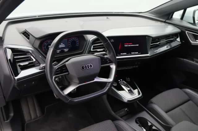 Audi Q4 (2023) thumbnail 4