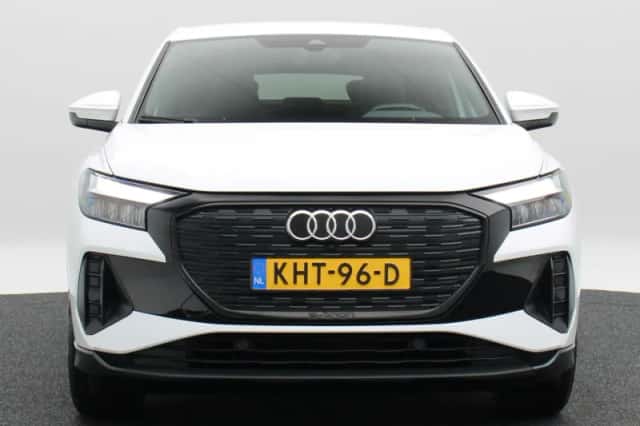 Audi Q4 (2023) thumbnail 5
