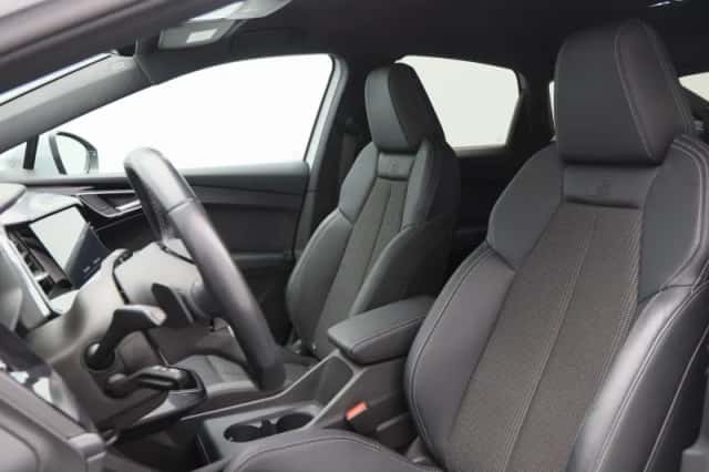 Audi Q4 (2023) thumbnail 6