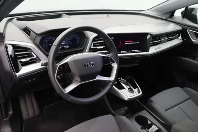 Audi Q4 e-tron (2025) thumbnail 3