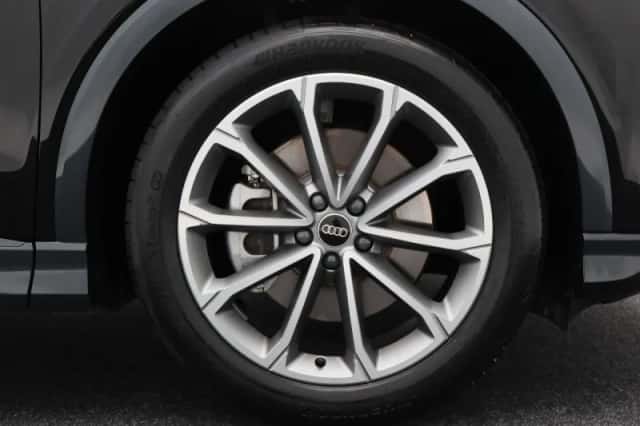 Audi Q4 e-tron (2025) thumbnail 5