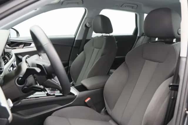 Audi A4 (2023) thumbnail 5