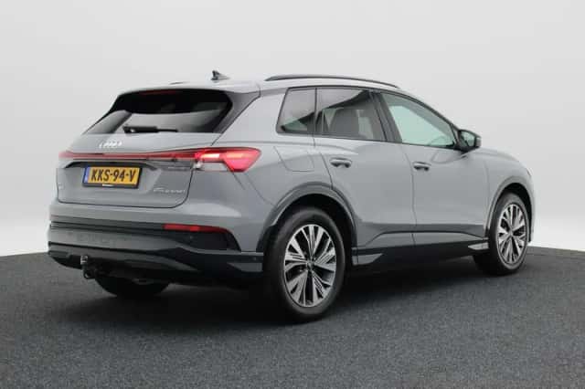 Audi Q4 e-tron (2025) thumbnail 3