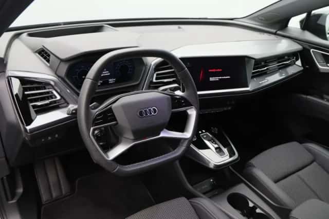 Audi Q4 e-tron (2025) thumbnail 4