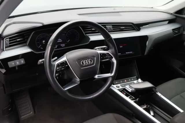 Audi e-tron (2021) thumbnail 4