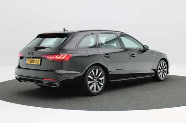 Audi A4 (2023) thumbnail 2