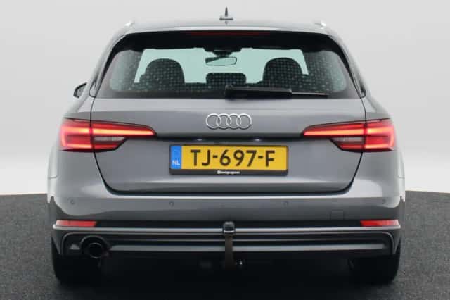 Audi A4 (2018) thumbnail 6