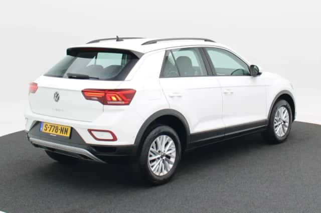 Volkswagen T-Roc (2022) thumbnail 2