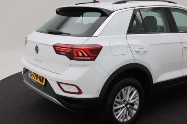 Volkswagen T-Roc (2022) thumbnail 16