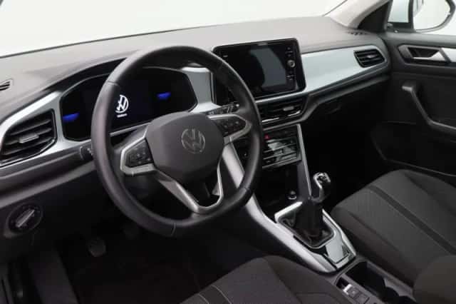 Volkswagen T-Roc (2022) thumbnail 3