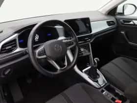 Volkswagen T-Roc (2022) thumbnail 3