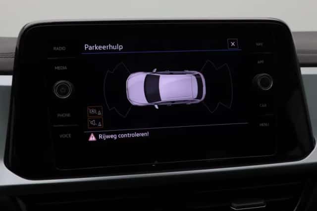 Volkswagen T-Roc (2022) thumbnail 8