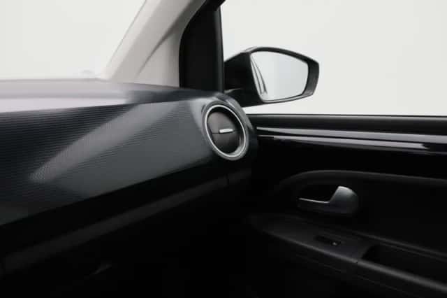 Volkswagen Up! (2020) thumbnail 22