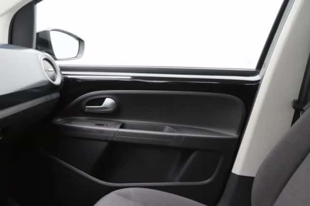 Volkswagen Up! (2020) thumbnail 23