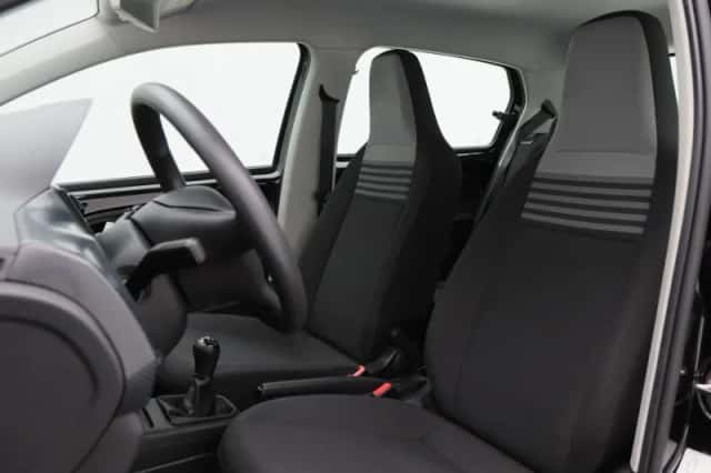 Volkswagen Up! (2020) thumbnail 5