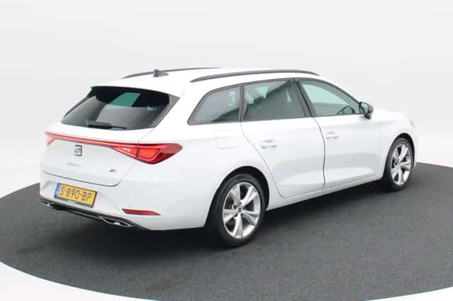 SEAT Leon Sportstourer (2023) thumbnail 2
