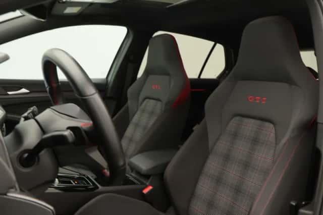 Volkswagen Golf (2023) thumbnail 18