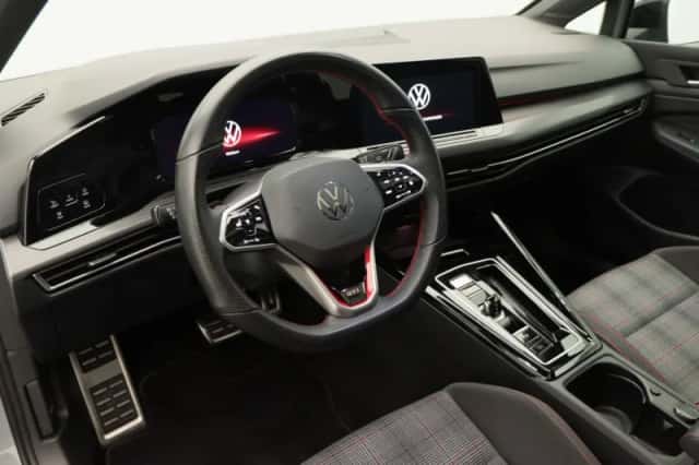 Volkswagen Golf (2023) thumbnail 3