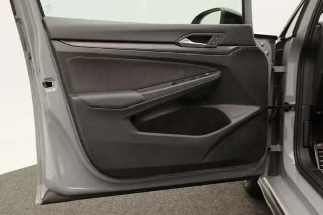 Volkswagen Golf (2023) thumbnail 22