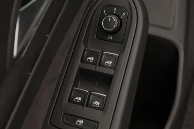 Volkswagen Golf (2023) thumbnail 23