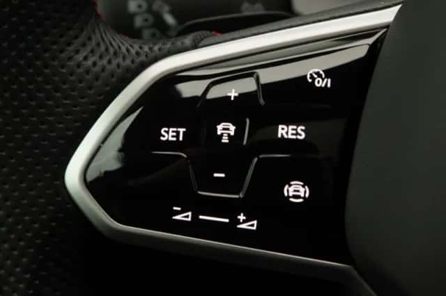 Volkswagen Golf (2023) thumbnail 26