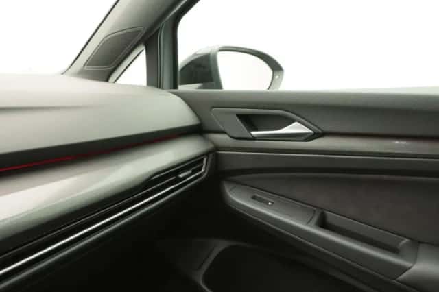 Volkswagen Golf (2023) thumbnail 33