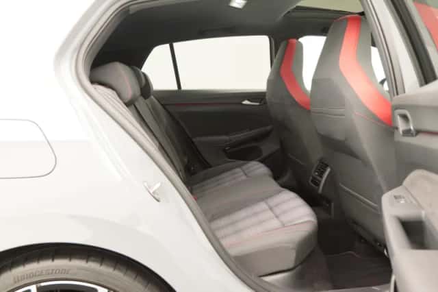 Volkswagen Golf (2023) thumbnail 38