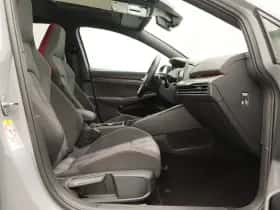 Volkswagen Golf (2023) thumbnail 40
