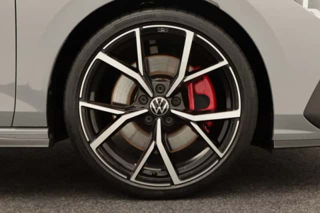 Volkswagen Golf (2023) thumbnail 5