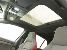 Volkswagen Golf (2023) thumbnail 6