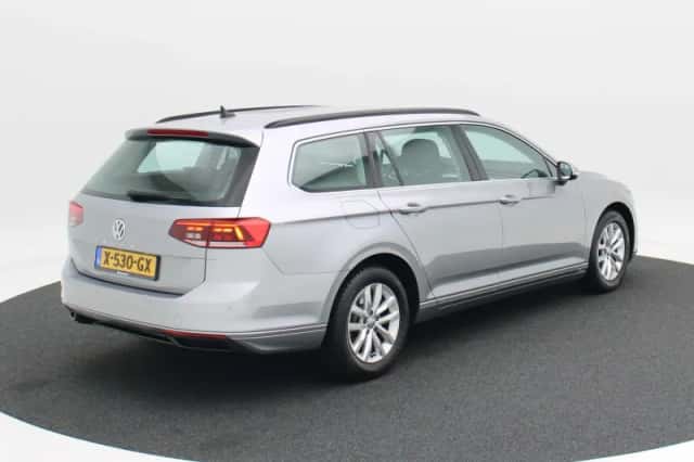 Volkswagen Passat (2020) thumbnail 2