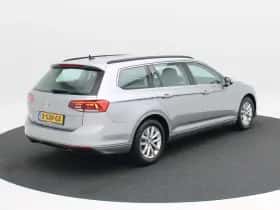 Volkswagen Passat (2020) thumbnail 2