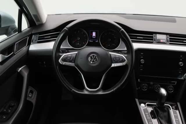 Volkswagen Passat (2020) thumbnail 3
