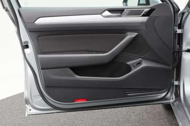 Volkswagen Passat (2020) thumbnail 23