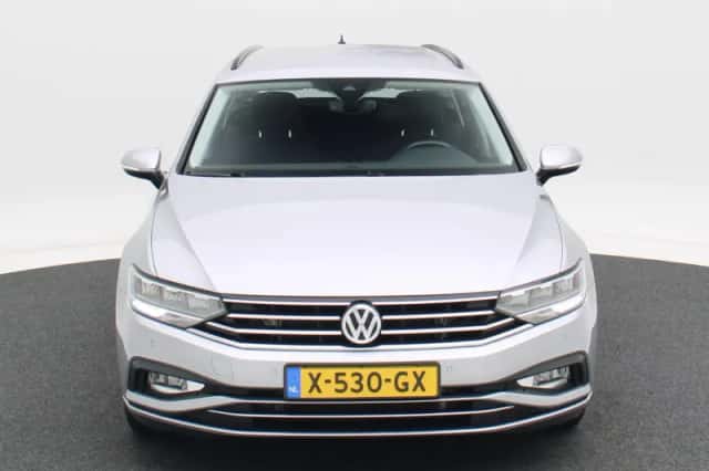 Volkswagen Passat (2020) thumbnail 4